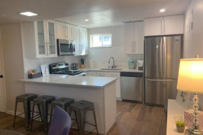 King, bunks & sleep sofa Lower Apartment in Denver